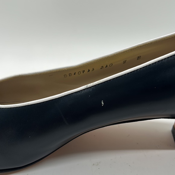 Salvatore Ferragamo Authentic Classic Navy/White Heel Shoes **Size 9B** - Picture 9 of 9